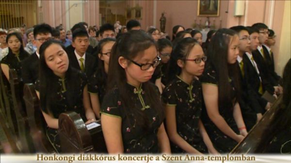 Hongkongi diákkórus koncertje a Szent Anna-templomban