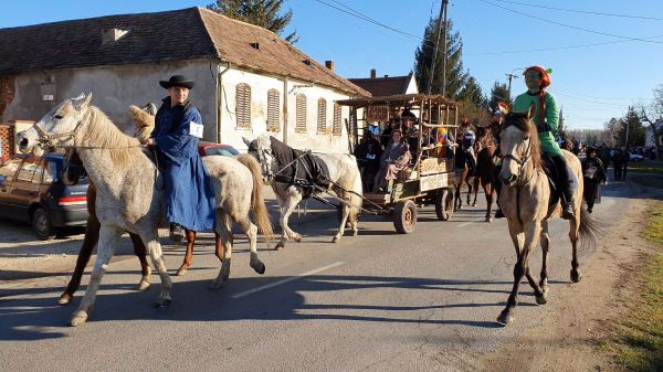 Első rábaközi farsangi lovas karnevál