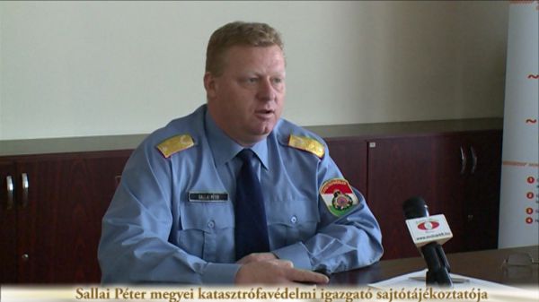 Sallai Péter megyei katasztrófavédelmi igazgató sajtótájékoztatója