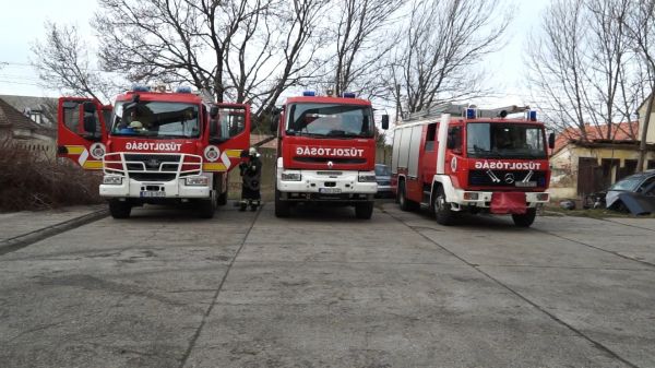 Tűzoltók gyakorlatoztak a régi malomban Csornán