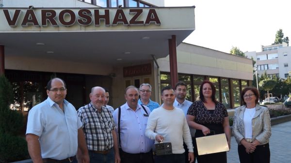 A Fidesz-KDNP csornai frakciója ózongenerátorokat adományozott Csorna város önkormányzatának