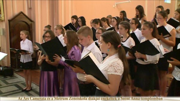  Az Ars Camerata és a Metrum Zeneiskola diákjai énekeltek a Szent Anna-templomban