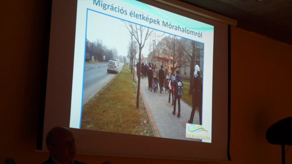 Nógrádi Zoltán, Mórahalom polgármestere az önkormányzatiságról és a migrációról tartott előadást Csornán