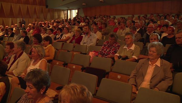 A szépkorúakat köszöntötték a Rábaközi Művelődési Központban