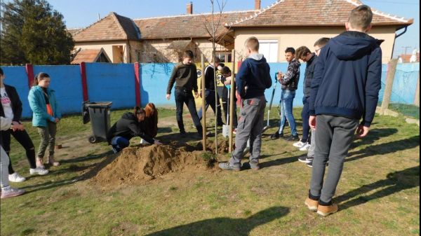 A klímavédelemmel és az egészséges táplálkozással ismerkedtek a beledi óvodások és iskolások