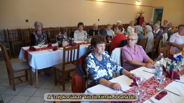 A szépkorúakat köszöntötték Jobaházán