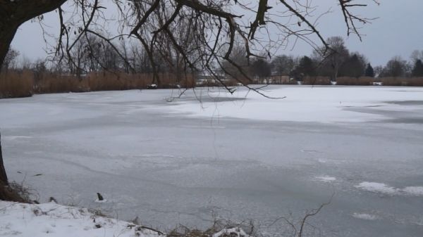 Életveszélyes rálépni a beledi bányatavak jegére