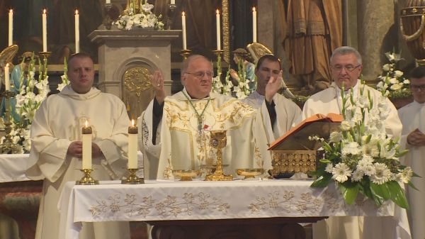 Az apostoli nuncius mutatott be szentmisét a csornai premontrei templomban