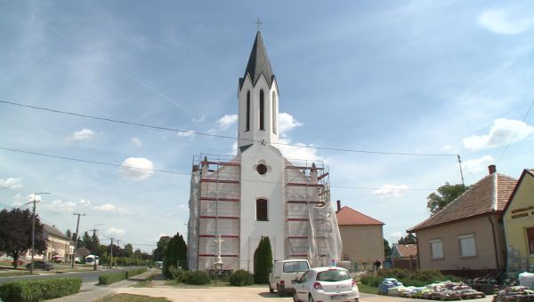 Augusztus közepére befejeződik a beledi katolikus templom külső felújítása