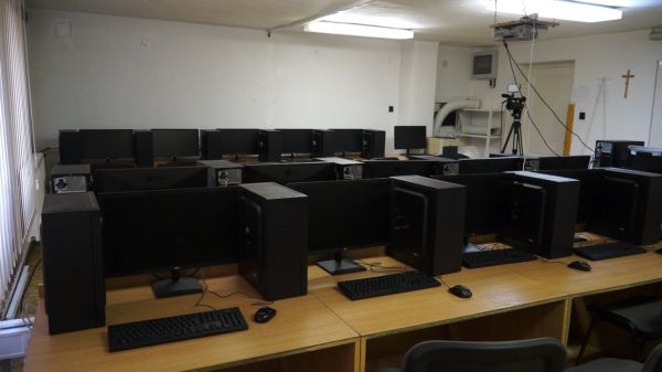 Közel 20 millió forint értékű informatikai fejlesztés a kapuvári katolikus gimnáziumban