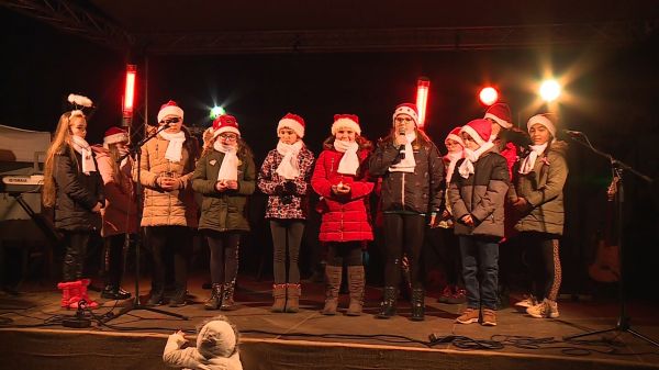 Meggyújtották az adventi koszorú harmadik gyertyáját Csornán