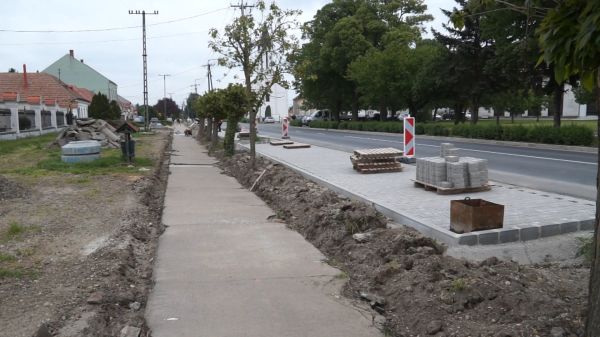 Parkolók építése, járdafelújítás és a közterületek karbantartása - riport Major Jenő polgármesterrel