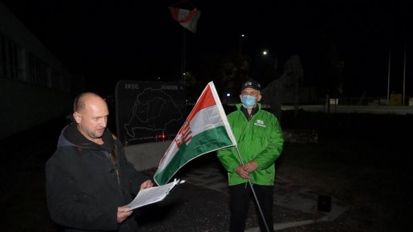 A Mi Hazánk Mozgalom megyei szervezetének megemlékezése a csornai trianoni emlékműnél