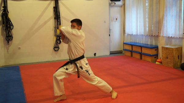 Pantelics Bence ezüstérmet szerzett az első online karate Európa-bajnokságon