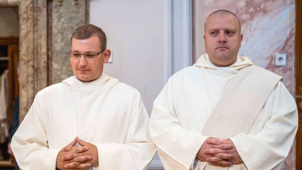 Rácz Dávid Ignácot pappá, Horváth Ákos Pált diakónussá szentelték Csornán