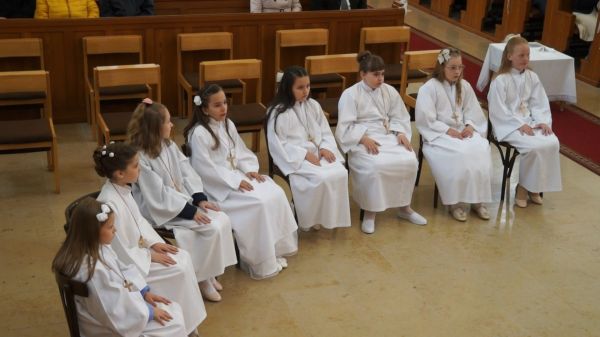 Elsőáldozás a csornai Jézus Szíve templomban