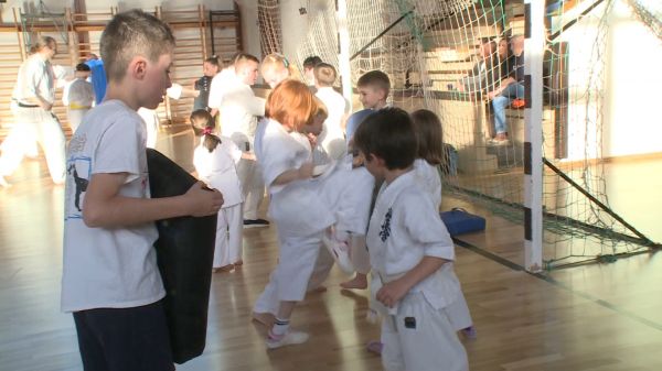Bemutatókra, edzőtáborokra és övvizsgákra készülnek a beledi karatésok