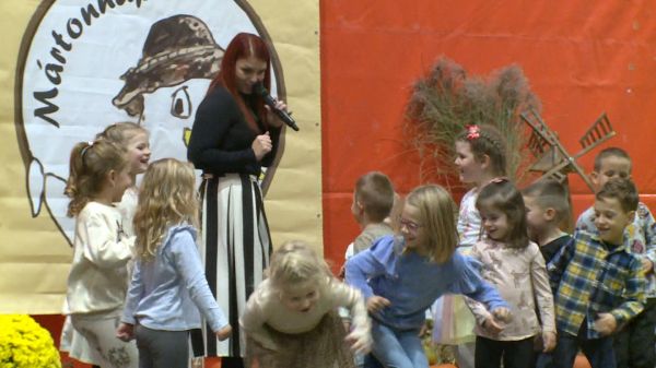 Stipkovits Vivien koncertje a beledi sportcsarnokban