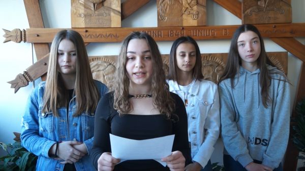 A csornai Széchenyi-iskola diákjai is segítik az ukrajnai menekülteket