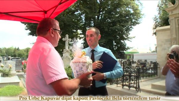 Pro Urbe Kapuvár díjat kapott Pavlóczki Béla történelem tanár