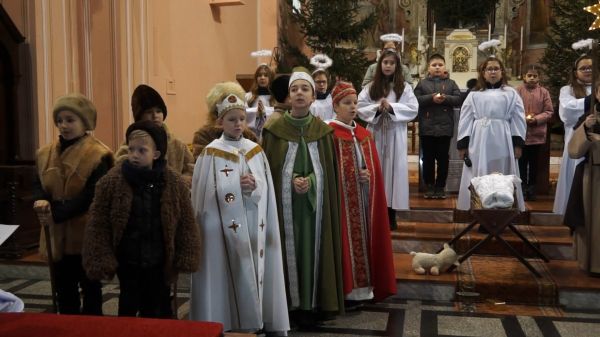  Betlehemeztek a kapuvári katolikus iskolaközpont diákjai 