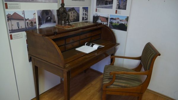A hónap műtárgya-Pátzay Pál íróasztala és karosszéke a kapuvári múzeumban