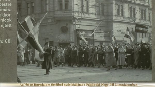 Az '56-os forradalom fotóiból nyílt kiállítás a Felsőbüki Nagy Pál Gimnáziumban