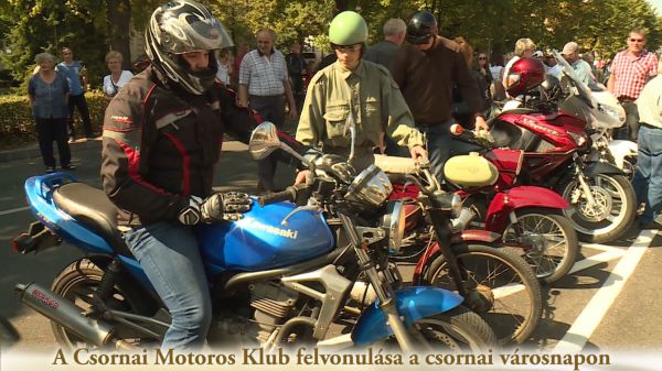 A Csornai Motoros Klub felvonulása a csornai városnapon