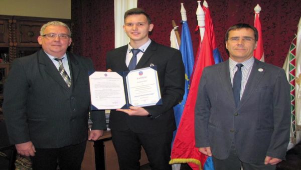 Dezamics Máté kapta a Kapuvár Érdemes Diákja kitüntetést