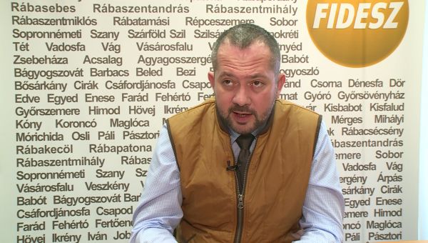 Gyopáros Alpár kormánybiztos a Magyar Falu Programról és az M85-ös autóút építéséről beszélt