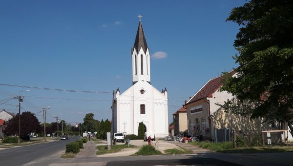 Várhatóan ősszel fejezik be a beledi katolikus templom felújítását