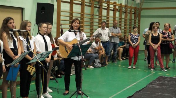 Tanévnyitó ünnepség a Széchenyi iskolában