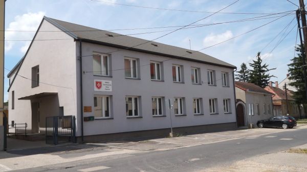 Felújítják a Szociális és Gyermekjóléti Központot illetve az Idősek Napközi Otthonát Csornán
