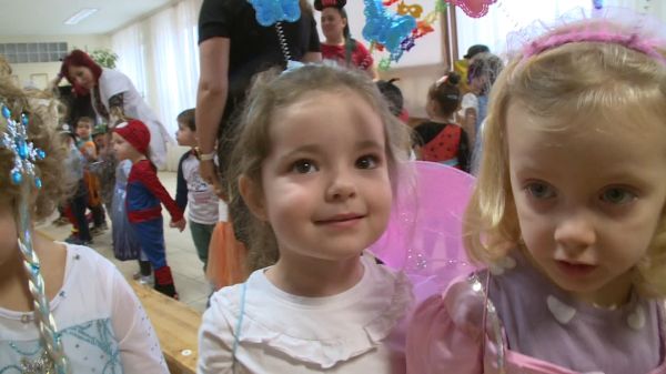 Farsangi mesével és tánccal búcsúztatták a telet a csornai katolikus óvodában