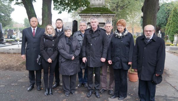  Halottak napi koszorúzás a kapuvári Szent Kereszt temetőben